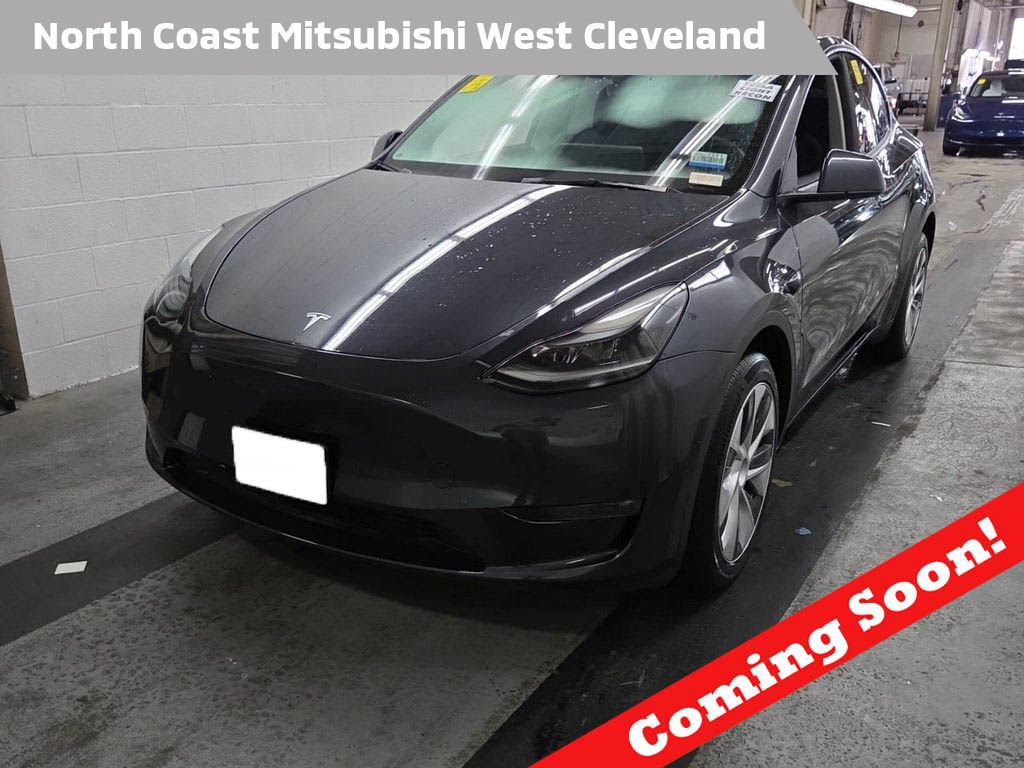 Used 2024 Tesla Model Y Long Range AWD/4WD image 1
