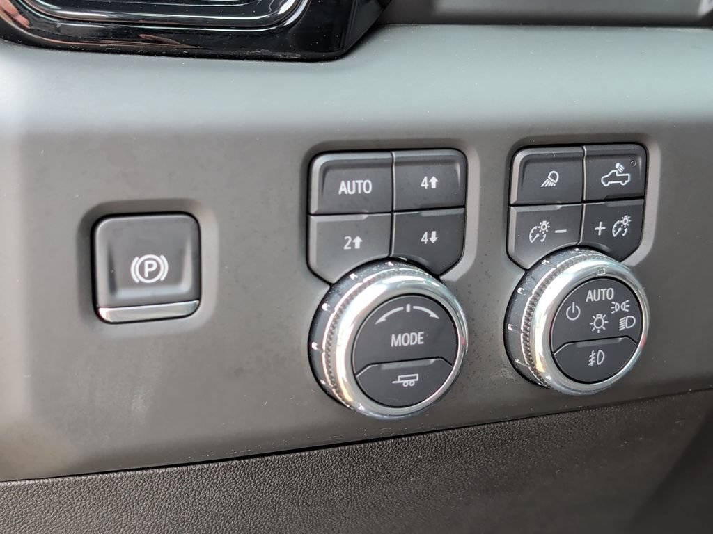 Used 2025 GMC Sierra 3500 AT4 w/ AT4 Premium Plus Package AWD/4WD image 14