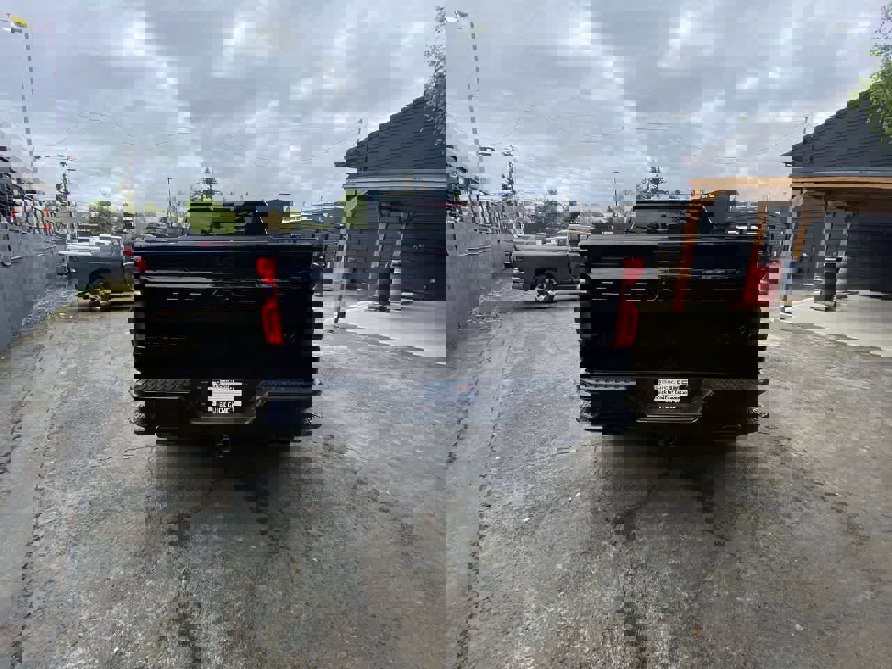 Used 2025 Chevrolet Silverado 1500 High Country w/ Midnight Edition AWD/4WD image 5