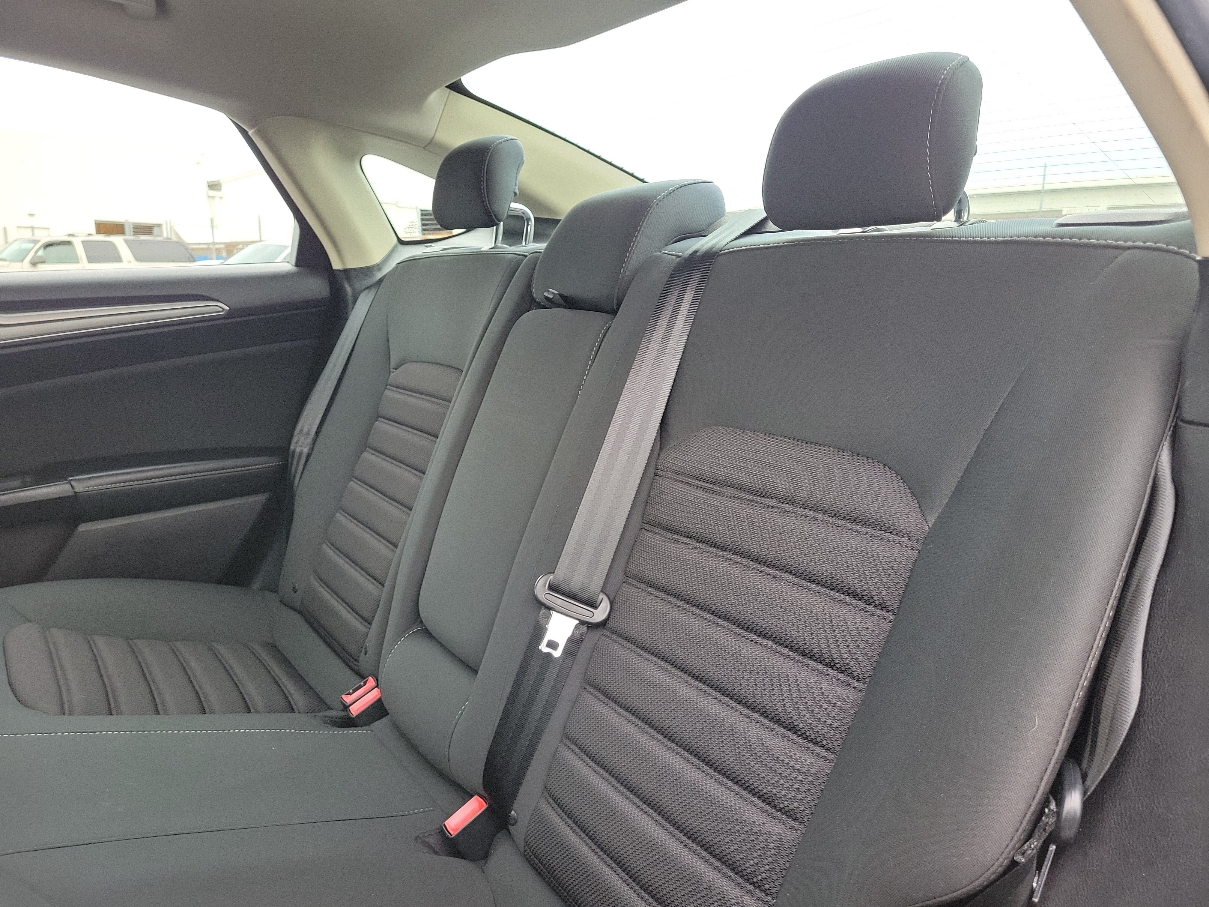 Used 2018 Ford Fusion SE FWD image 10