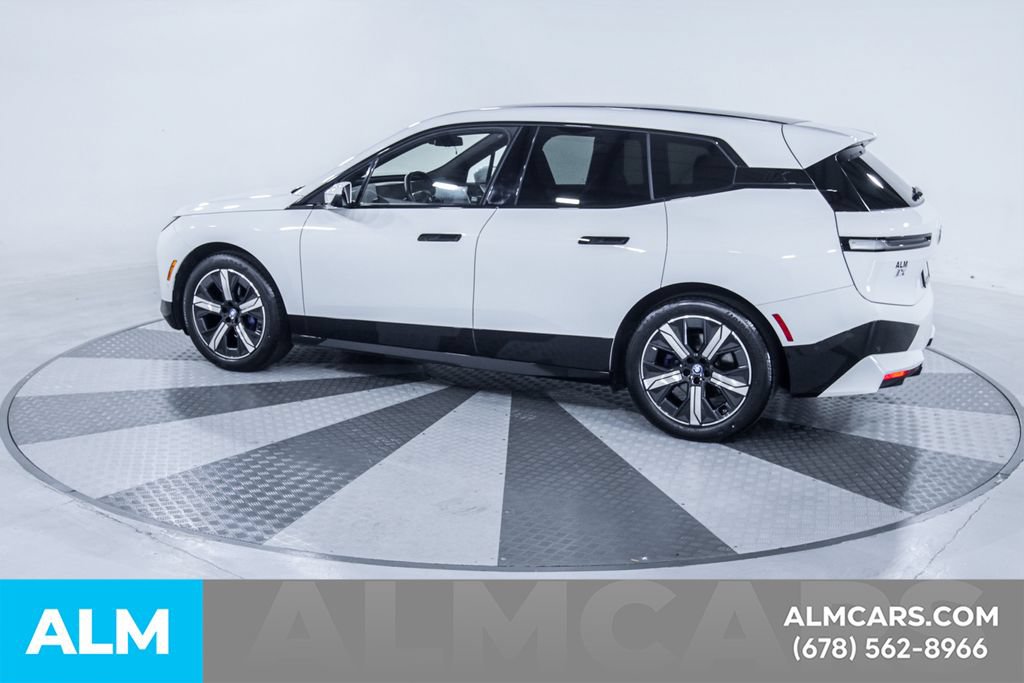 Used 2023 BMW iX xDrive50 w/ Premium Package AWD/4WD image 5