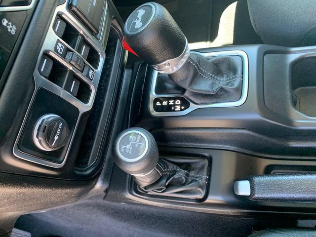 Used 2025 Jeep Wrangler Unlimited Sahara AWD/4WD image 29