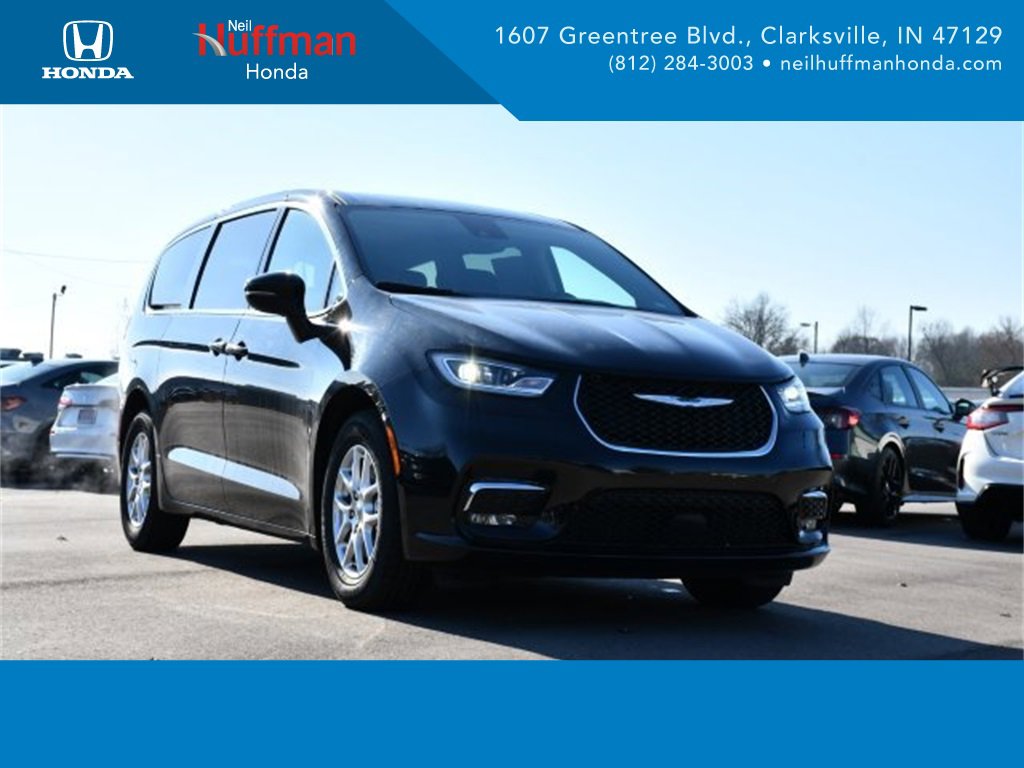 Used 2024 Chrysler Pacifica Touring-L image 1