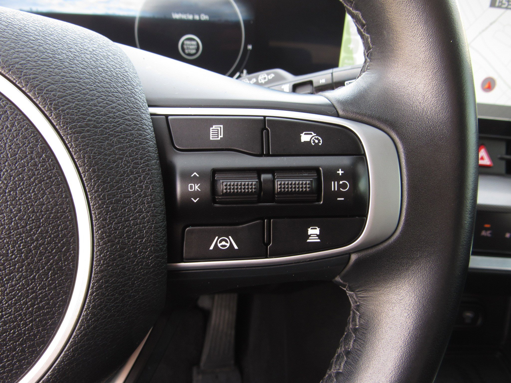 Used 2024 Kia Sportage SX image 29