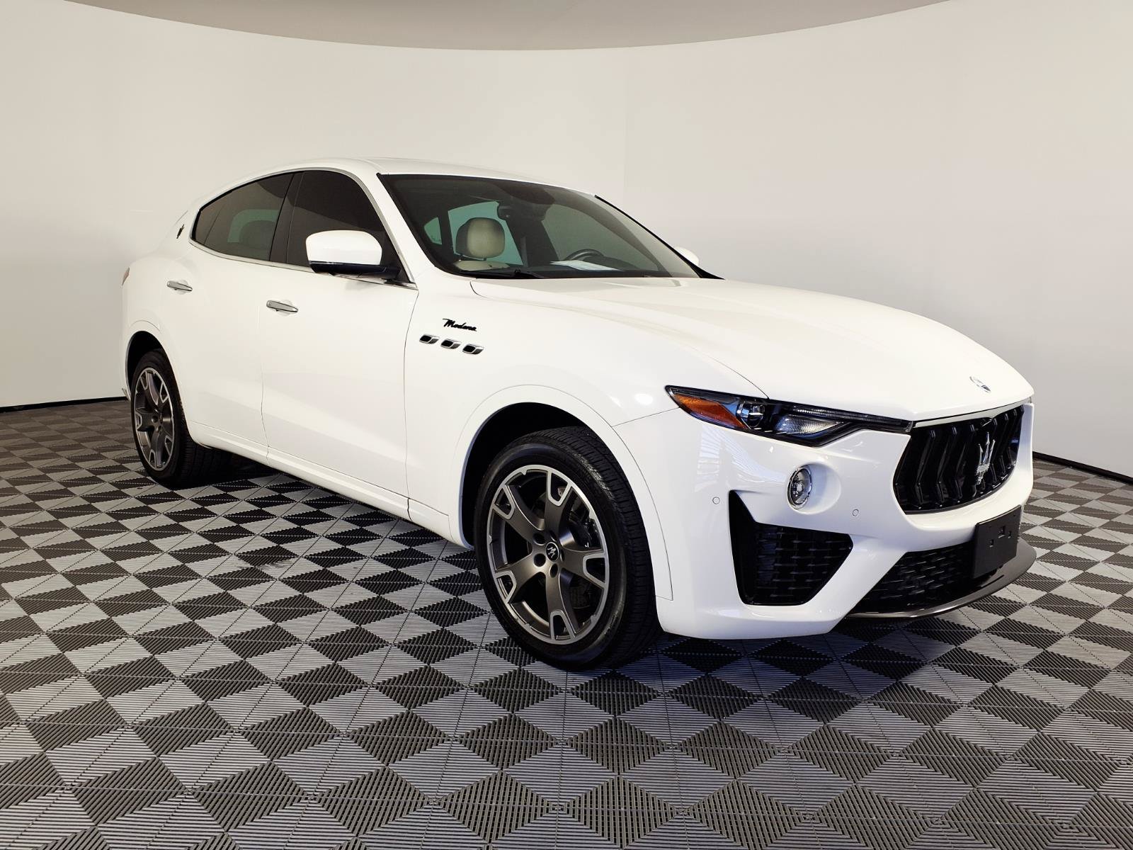 Used 2022 Maserati Levante Modena AWD/4WD image 3