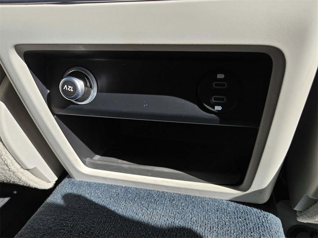 Used 2022 Porsche Cayenne image 36