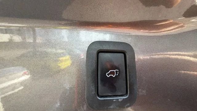 Used 2017 Toyota Highlander XLE image 16