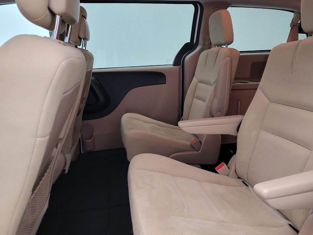 Used 2016 Dodge Grand Caravan SXT w/ Rear Park Assist Package image 18