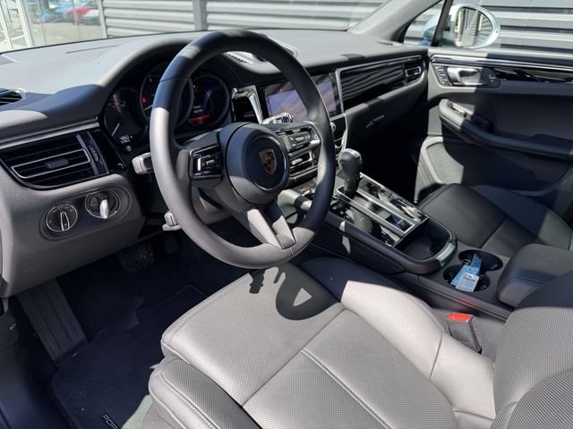 Used 2026 Porsche Macan AWD/4WD image 4