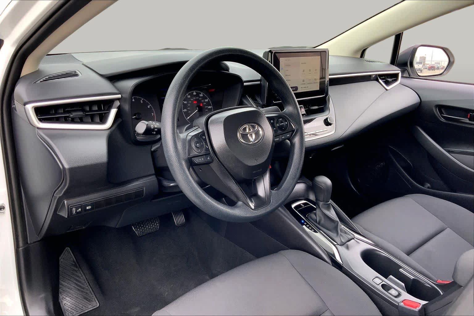Used 2025 Toyota Corolla LE FWD image 17