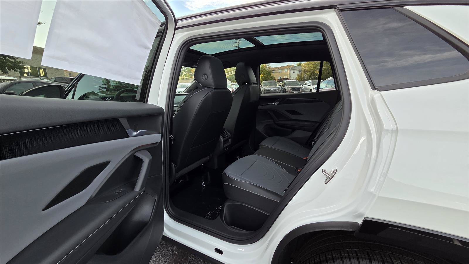 New 2026 Volkswagen Tiguan SE R-Line AWD/4WD image 27
