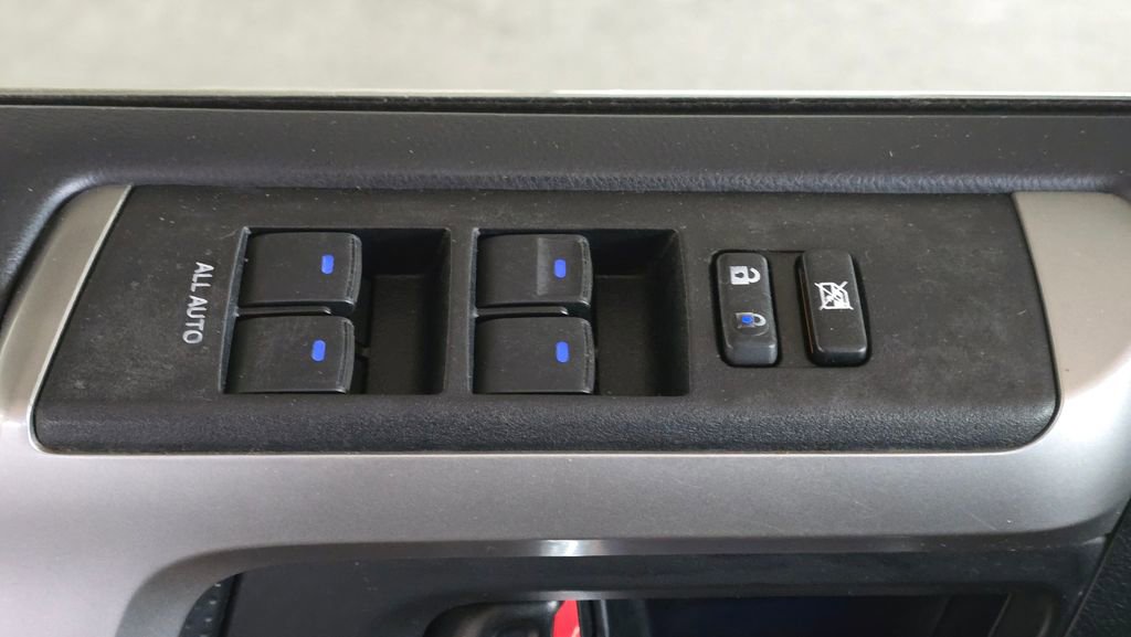 Used 2015 Toyota 4Runner Limited AWD/4WD image 23