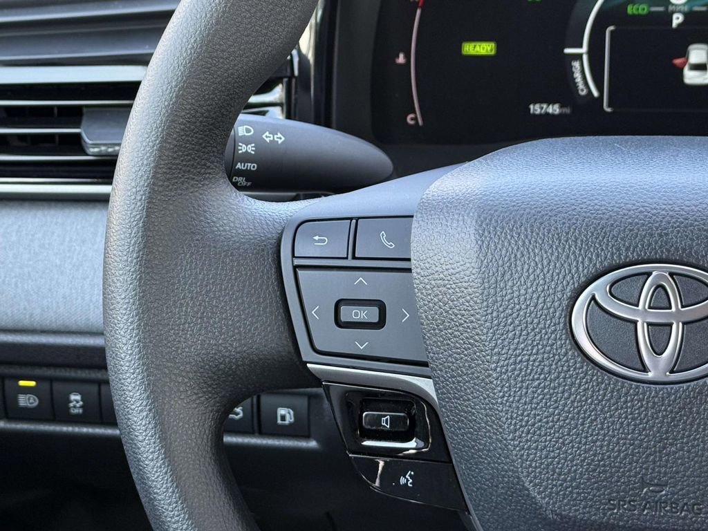 Used 2025 Toyota Camry LE image 23