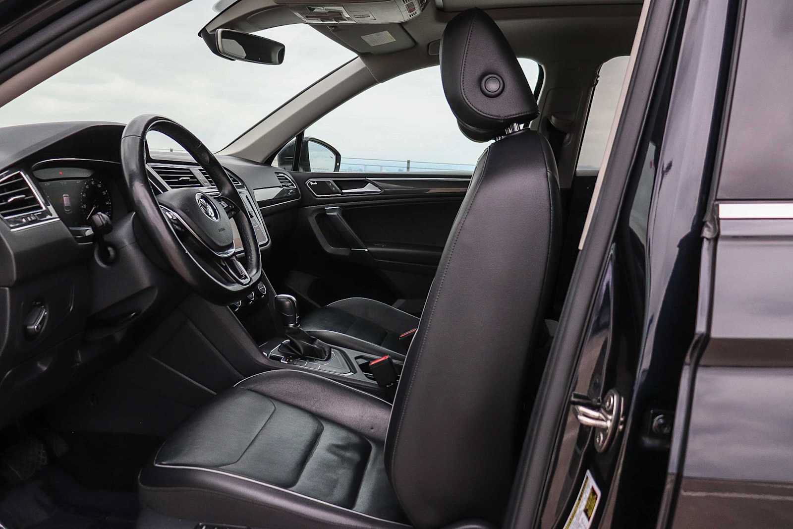 Used 2018 Volkswagen Tiguan SEL Premium FWD image 18