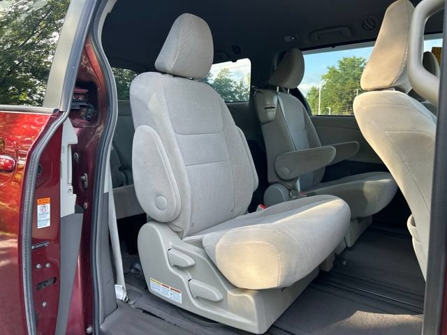 Used 2015 Toyota Sienna LE FWD image 44