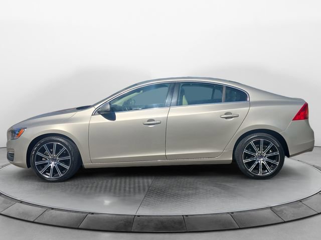 Used 2018 Volvo S60 T5 Inscription image 2