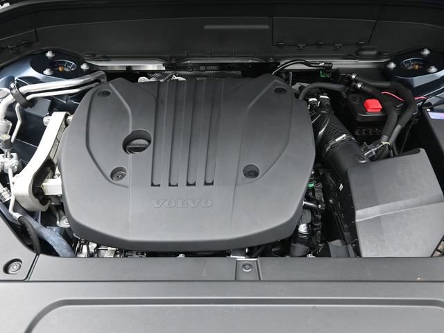 Used 2025 Volvo XC90 B5 Plus w/ Protection Package image 32