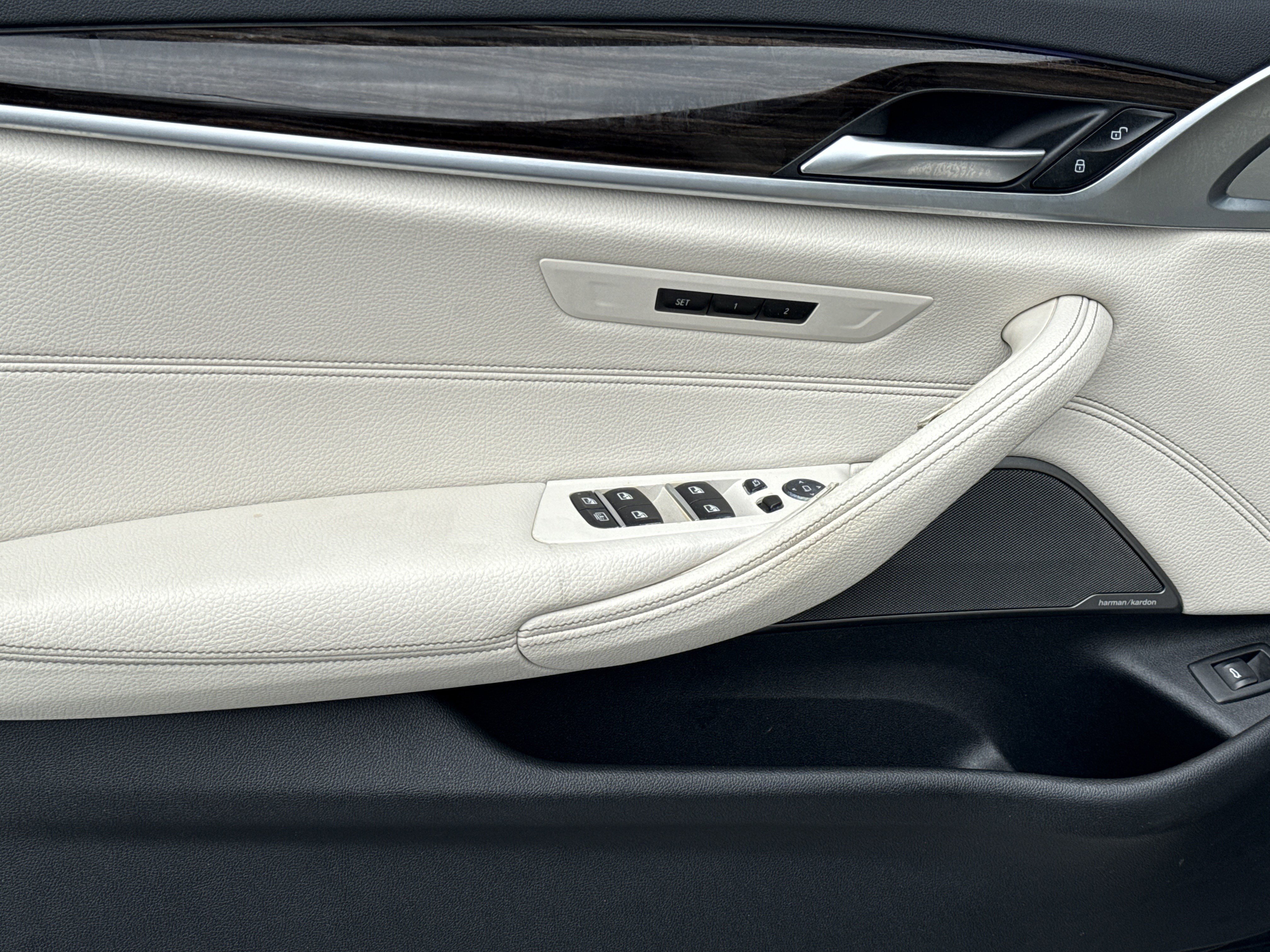 Used 2021 BMW 530i w/ Premium Package RWD image 14