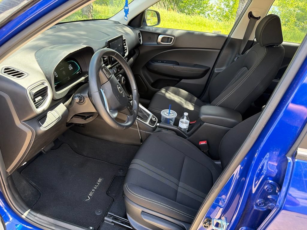 Used 2024 Hyundai Venue SEL FWD image 4