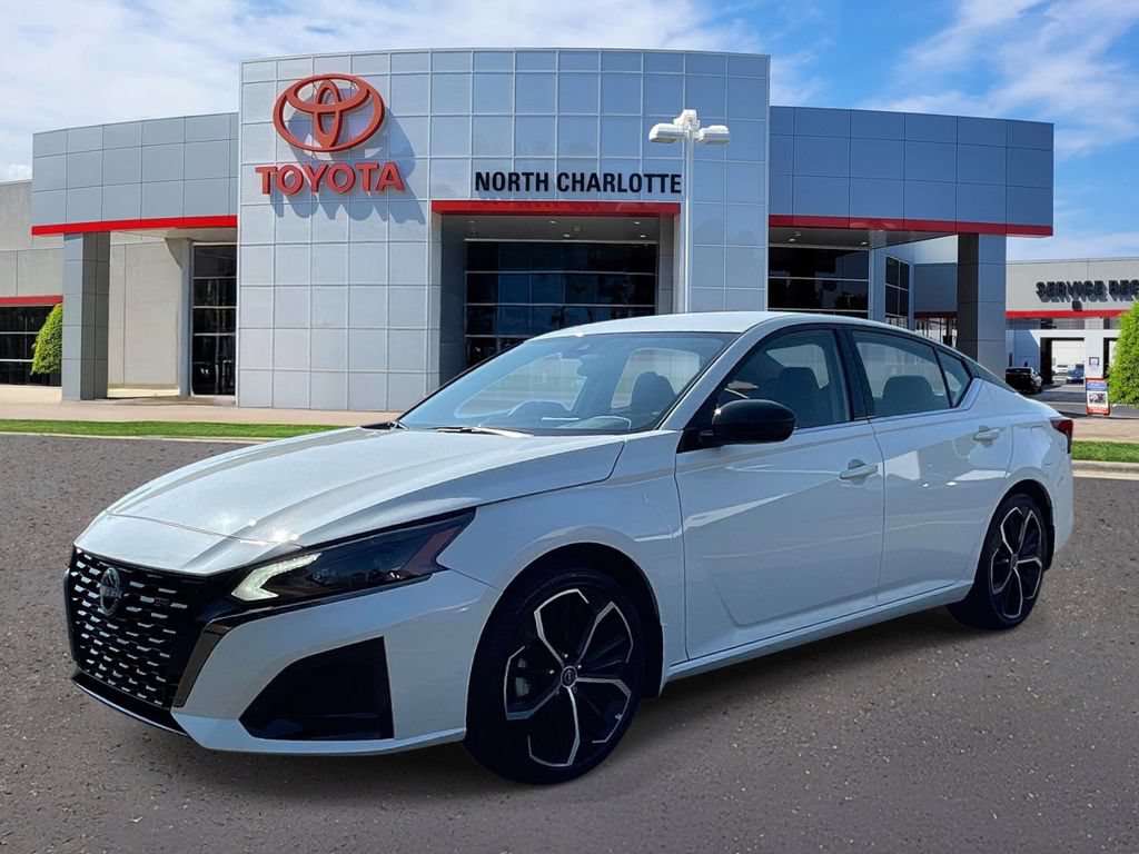 Used 2024 Nissan Altima 2.5 SR FWD image 5