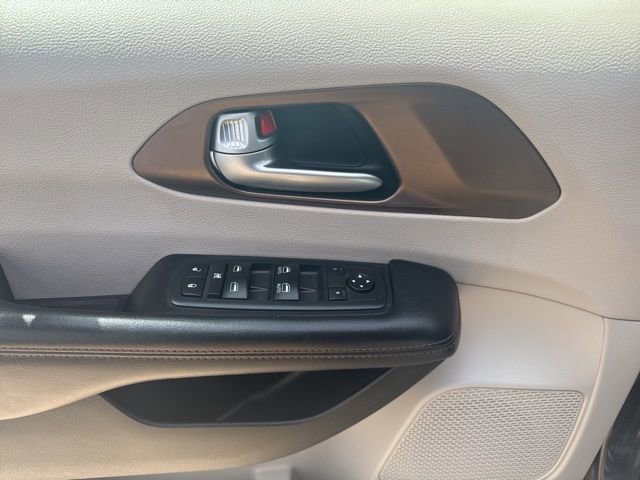 Used 2018 Chrysler Pacifica L image 16