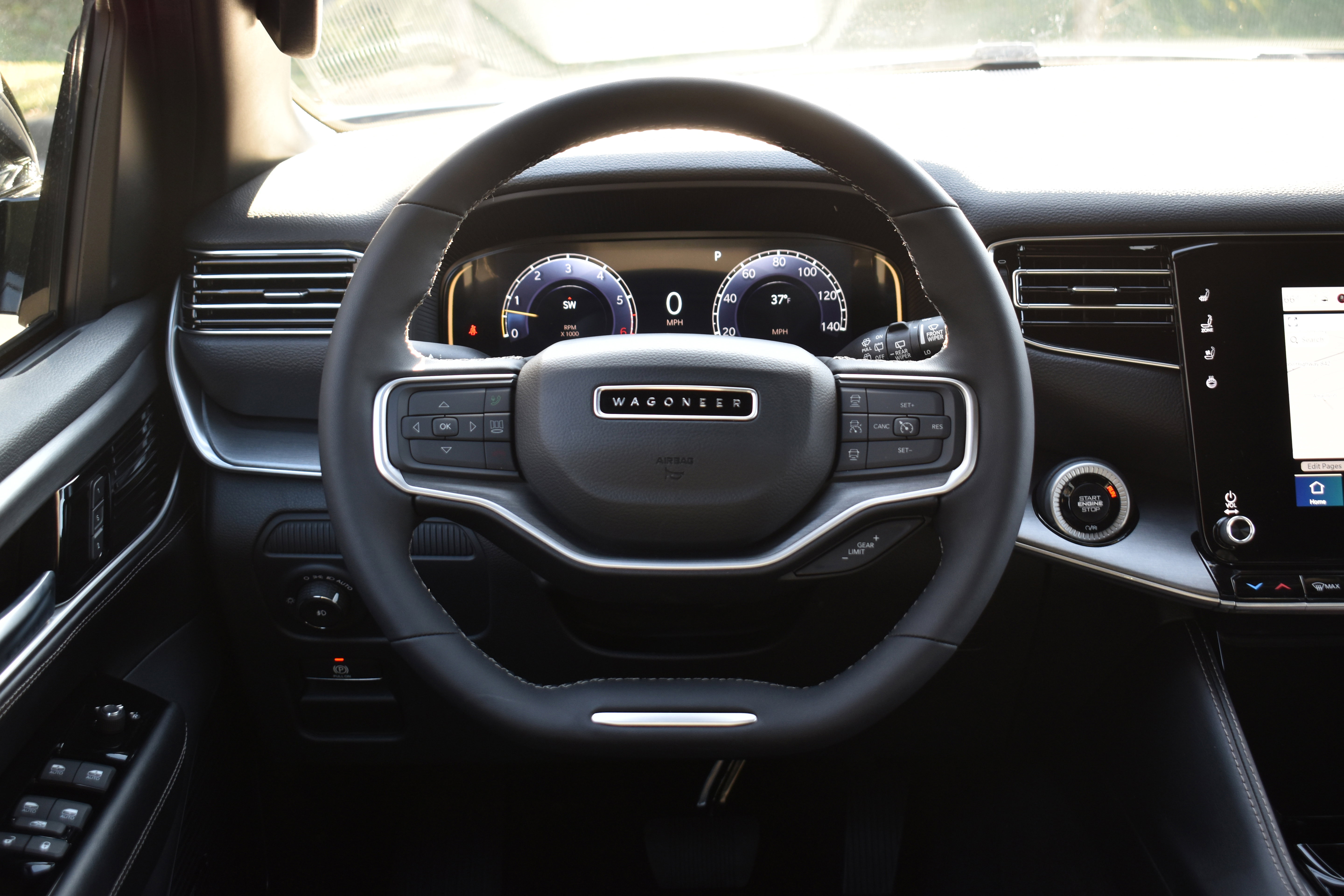 Used 2025 Jeep Wagoneer L Series II w/ Premium Group I image 27