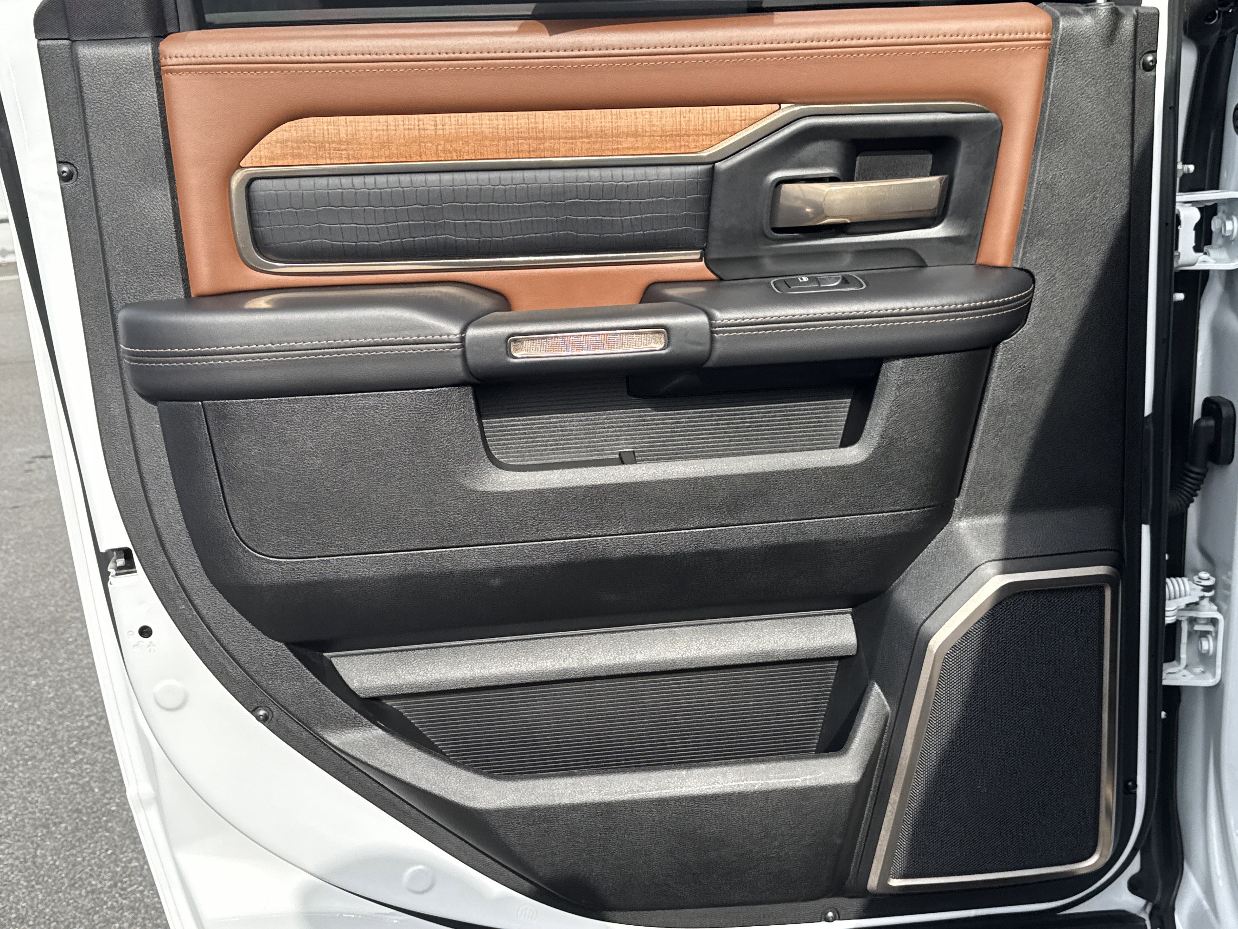 Used 2023 RAM 2500 Limited image 27