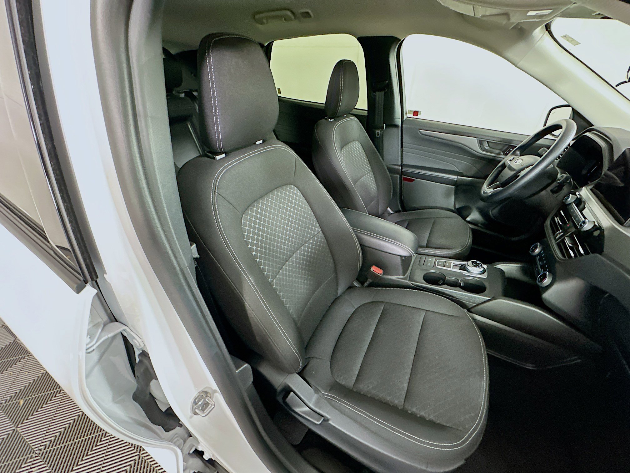 Used 2025 Ford Escape Active AWD/4WD image 30