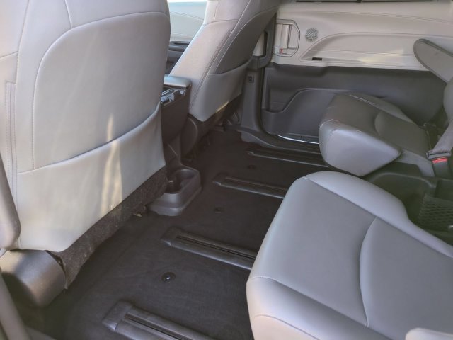 Used 2022 Toyota Sienna XLE AWD/4WD image 27