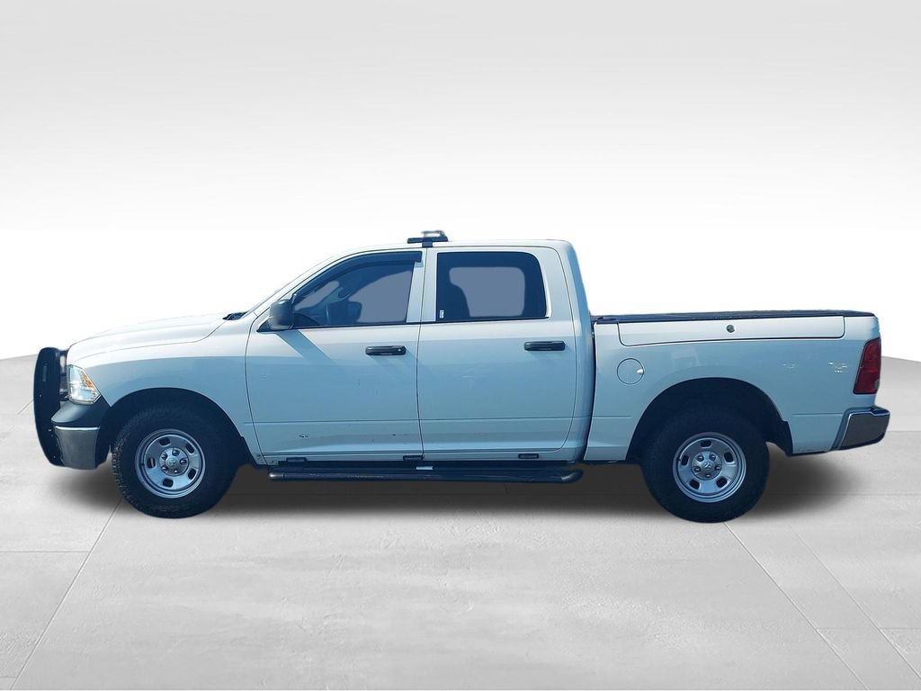 Used 2022 RAM 1500 4x4 Crew Cab Classic w/ Chrome Appearance Group image 2