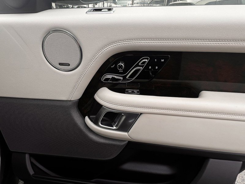 Used 2019 Land Rover Range Rover HSE image 15