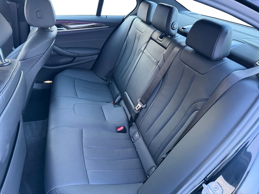 Used 2022 BMW 530i xDrive w/ Premium Package image 13