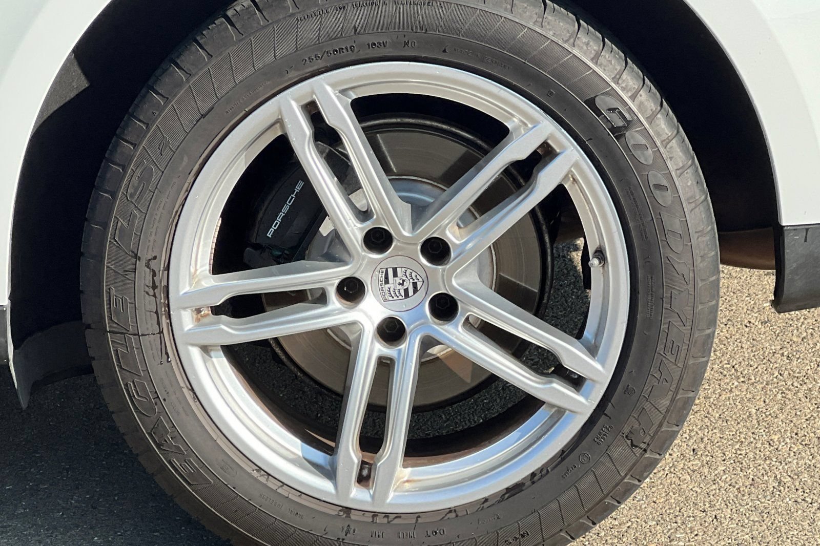 Used 2024 Porsche Macan AWD/4WD image 43