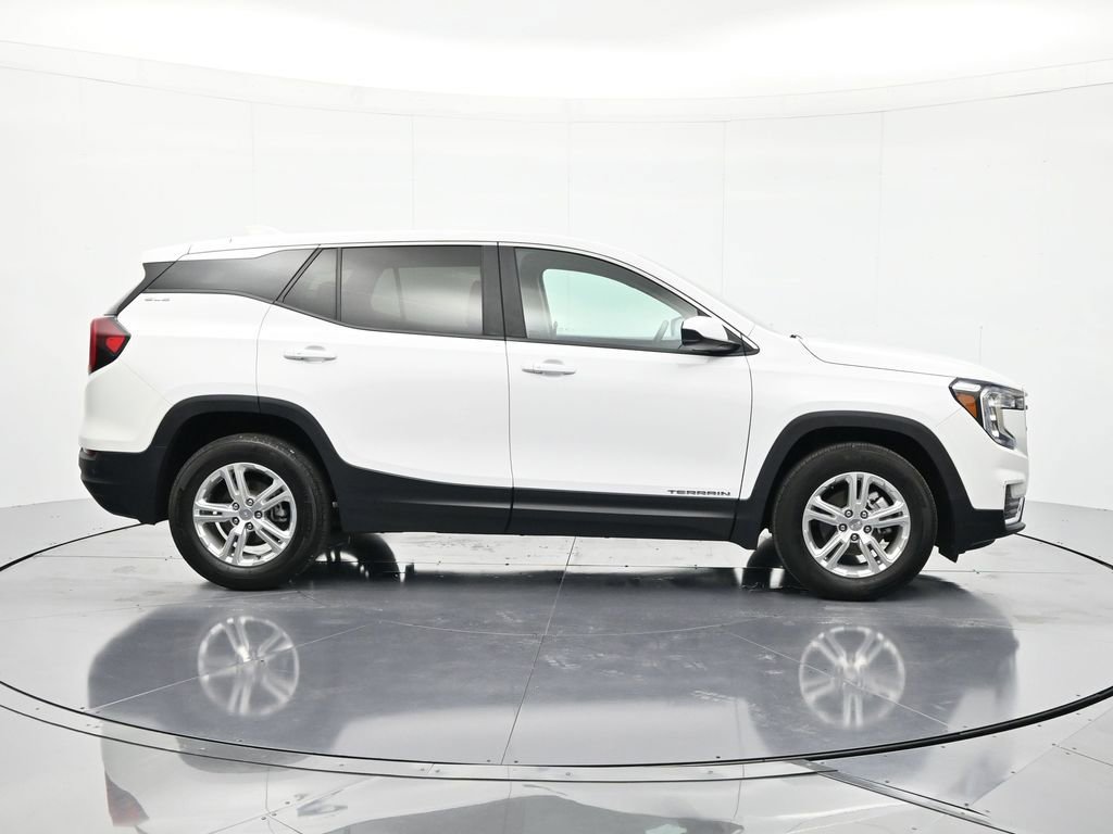 Used 2024 GMC Terrain SLE FWD image 4