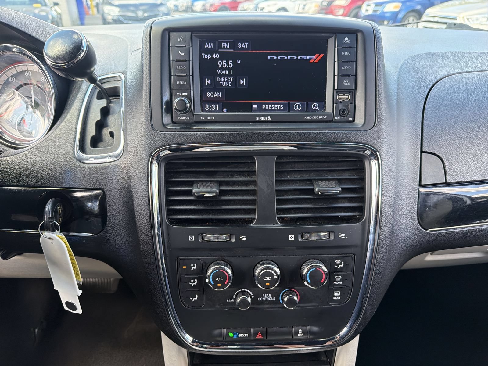 Used 2020 Dodge Grand Caravan SXT FWD image 28