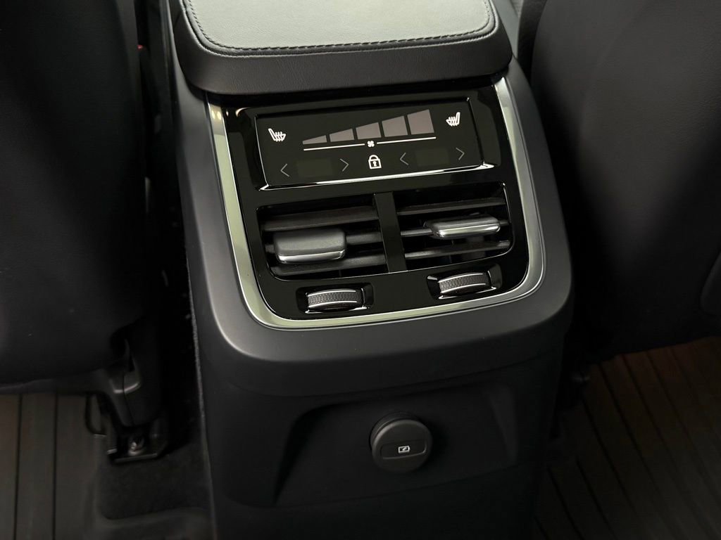 Used 2025 Volvo XC90 T8 Plus w/ Protection Package Premier image 26