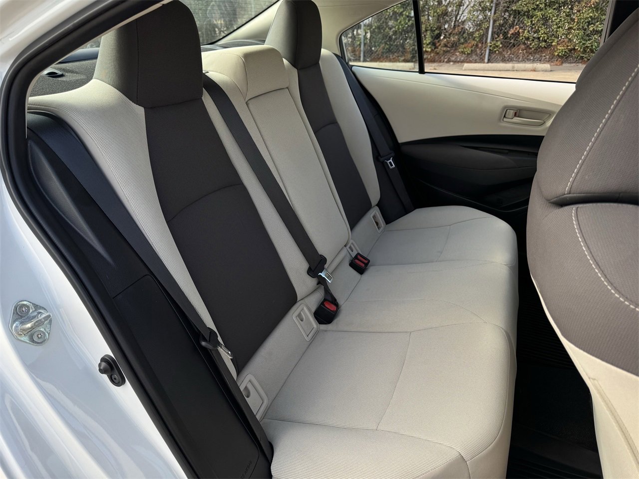 Used 2022 Toyota Corolla LE image 27