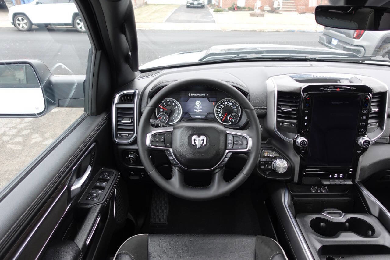 Used 2025 RAM 1500 Laramie w/ Sport Appearance Package AWD/4WD image 39