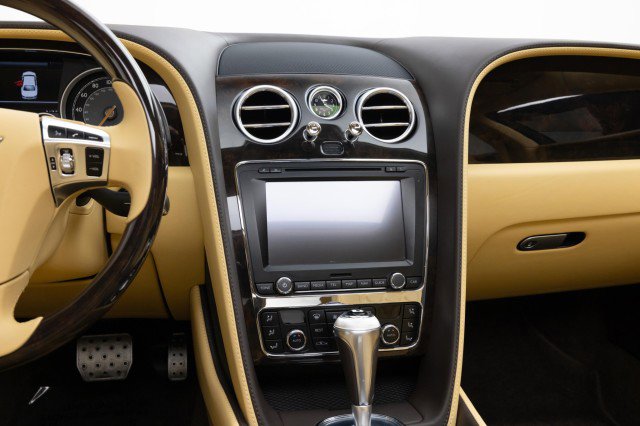 Used 2015 Bentley Flying Spur W12 image 18