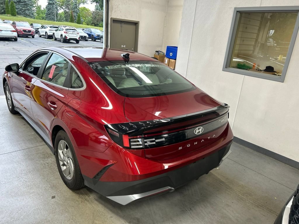 Used 2025 Hyundai Sonata SE FWD image 6