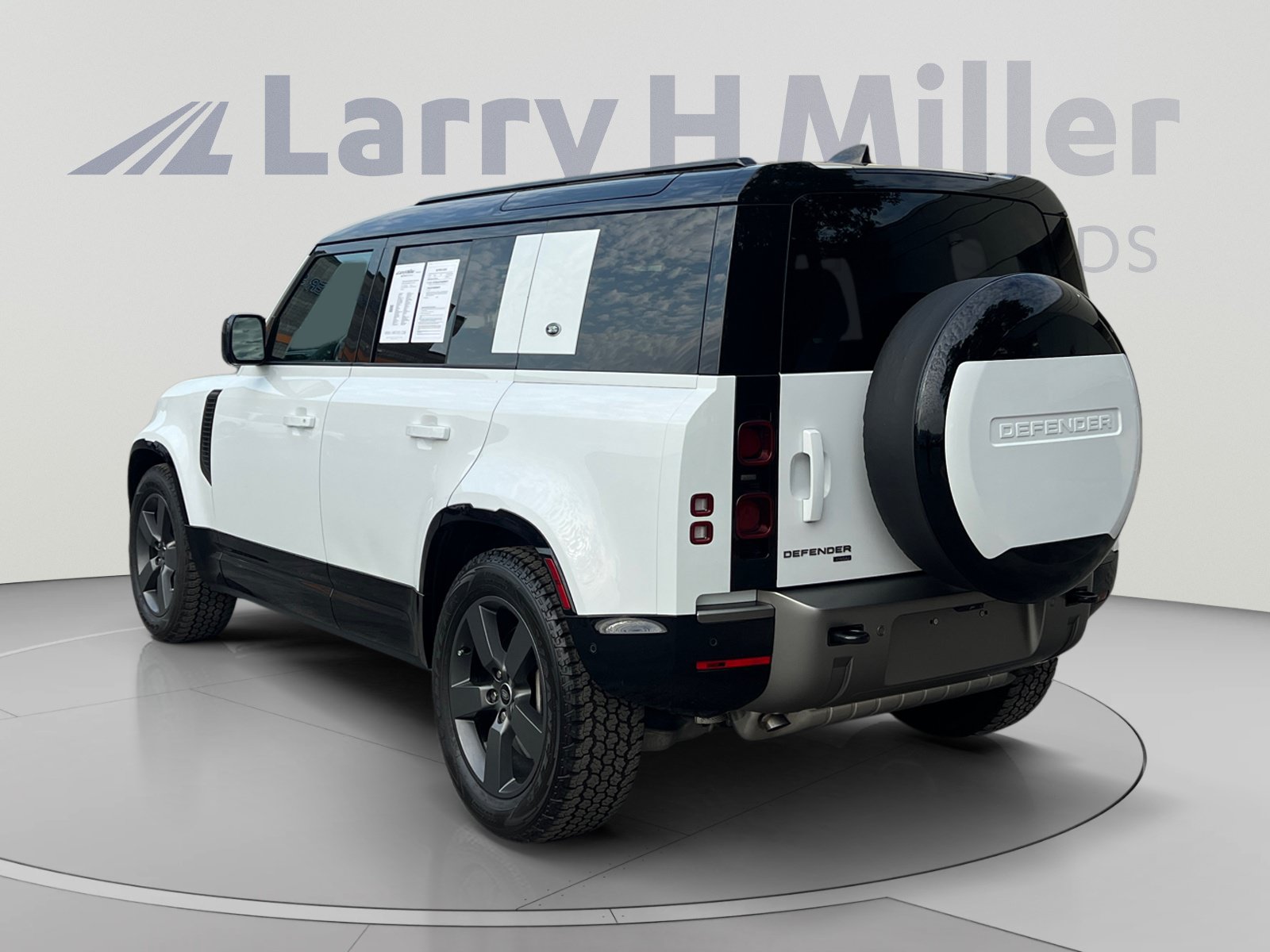 Used 2023 Land Rover Defender 110 X-Dynamic SE AWD/4WD image 3