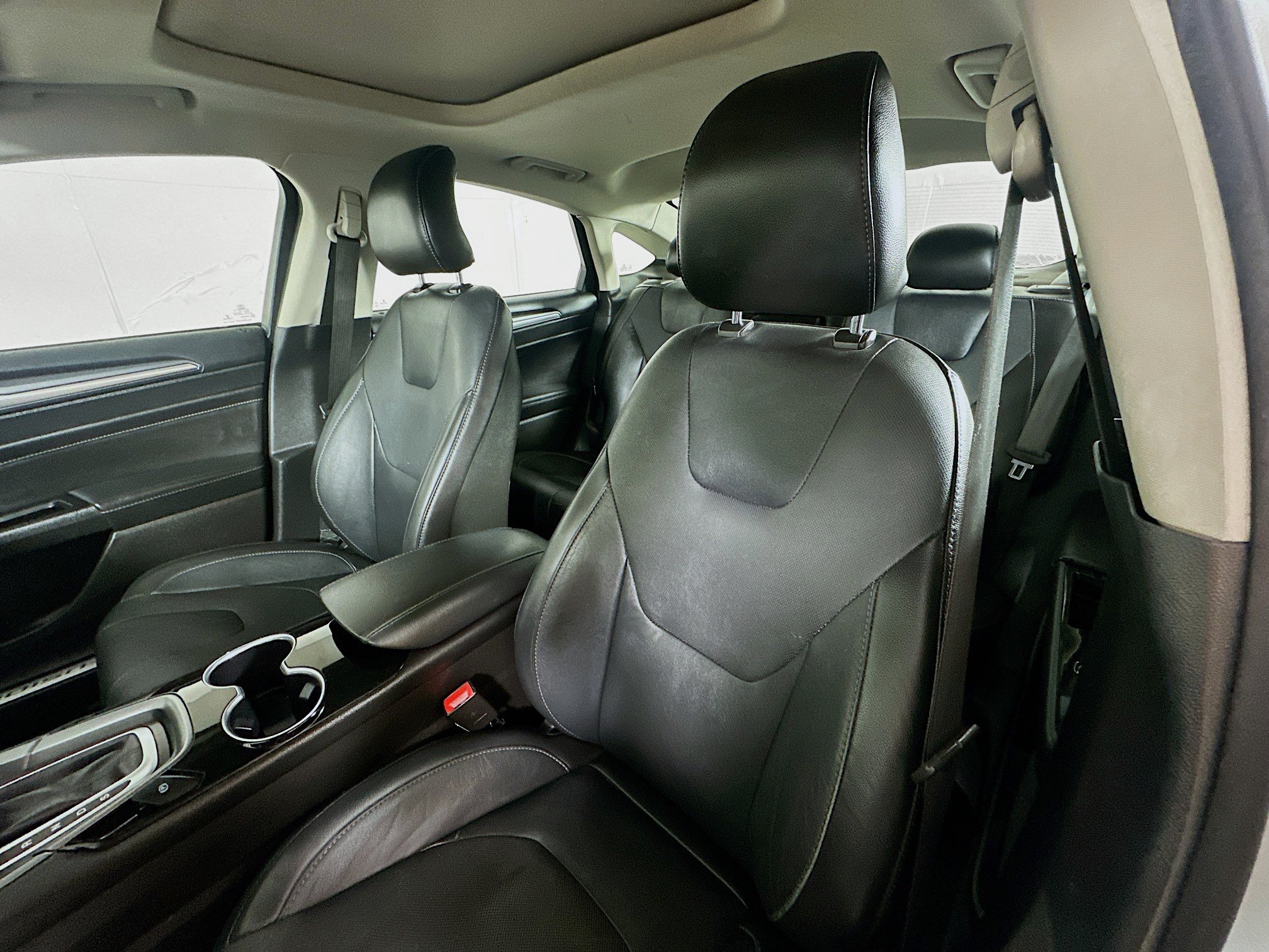 Used 2016 Ford Fusion Titanium FWD image 19