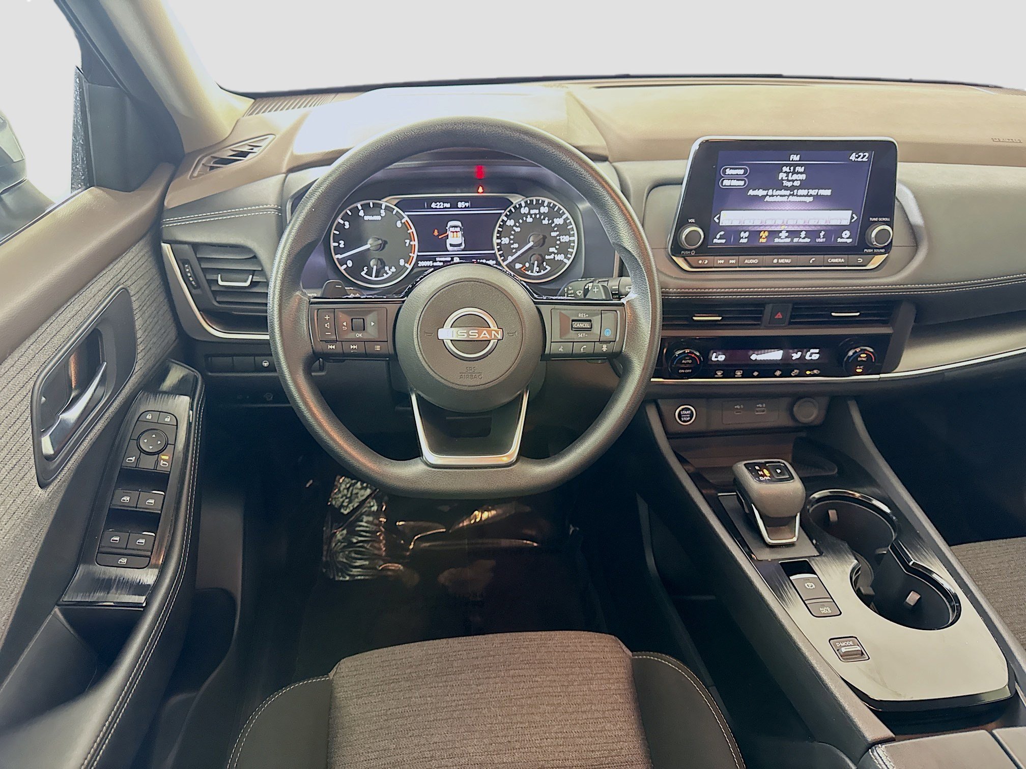 Used 2023 Nissan Rogue SV FWD image 17