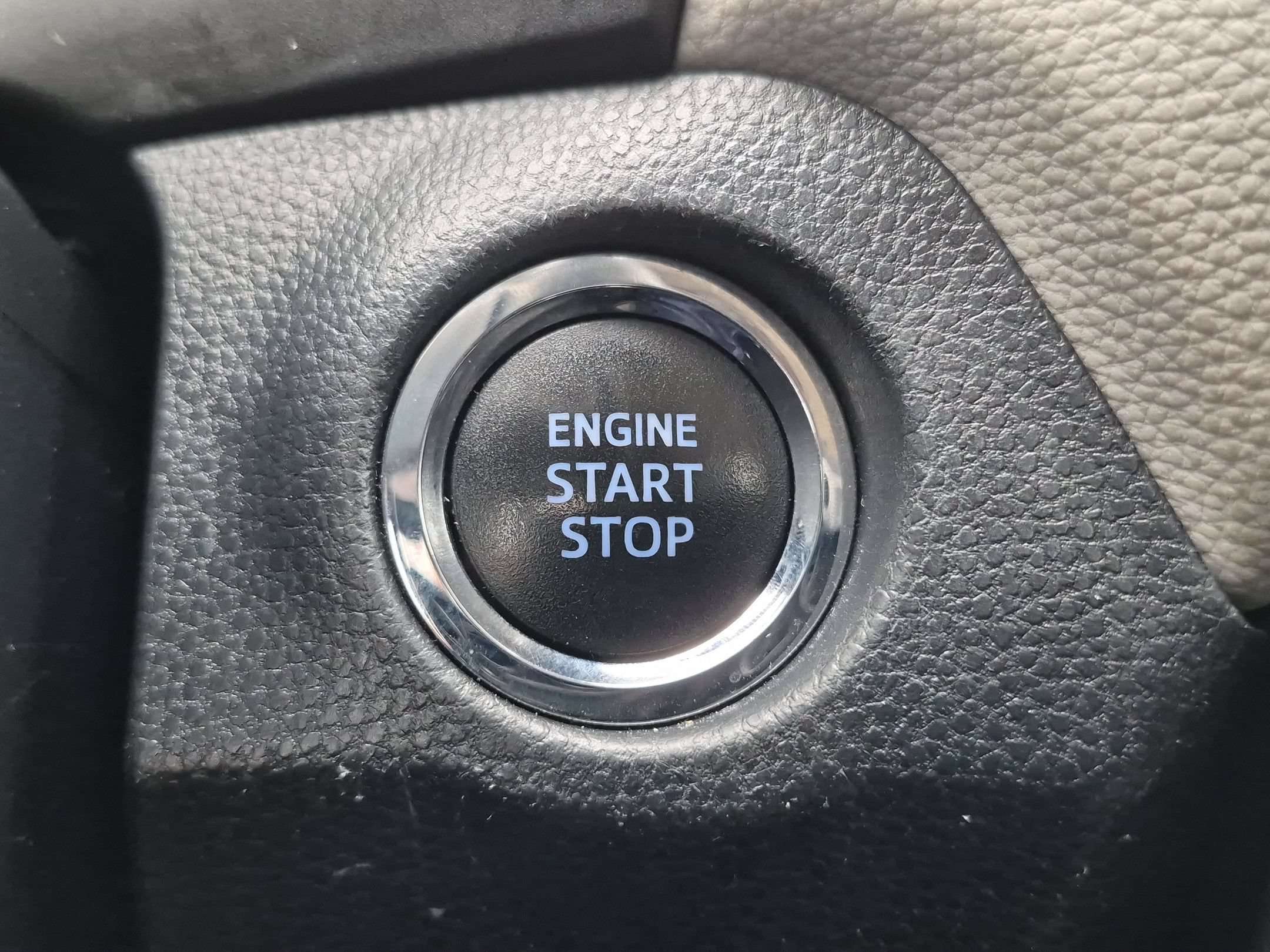 Used 2019 Toyota RAV4 Limited w/ Cold Weather Package AWD/4WD image 16