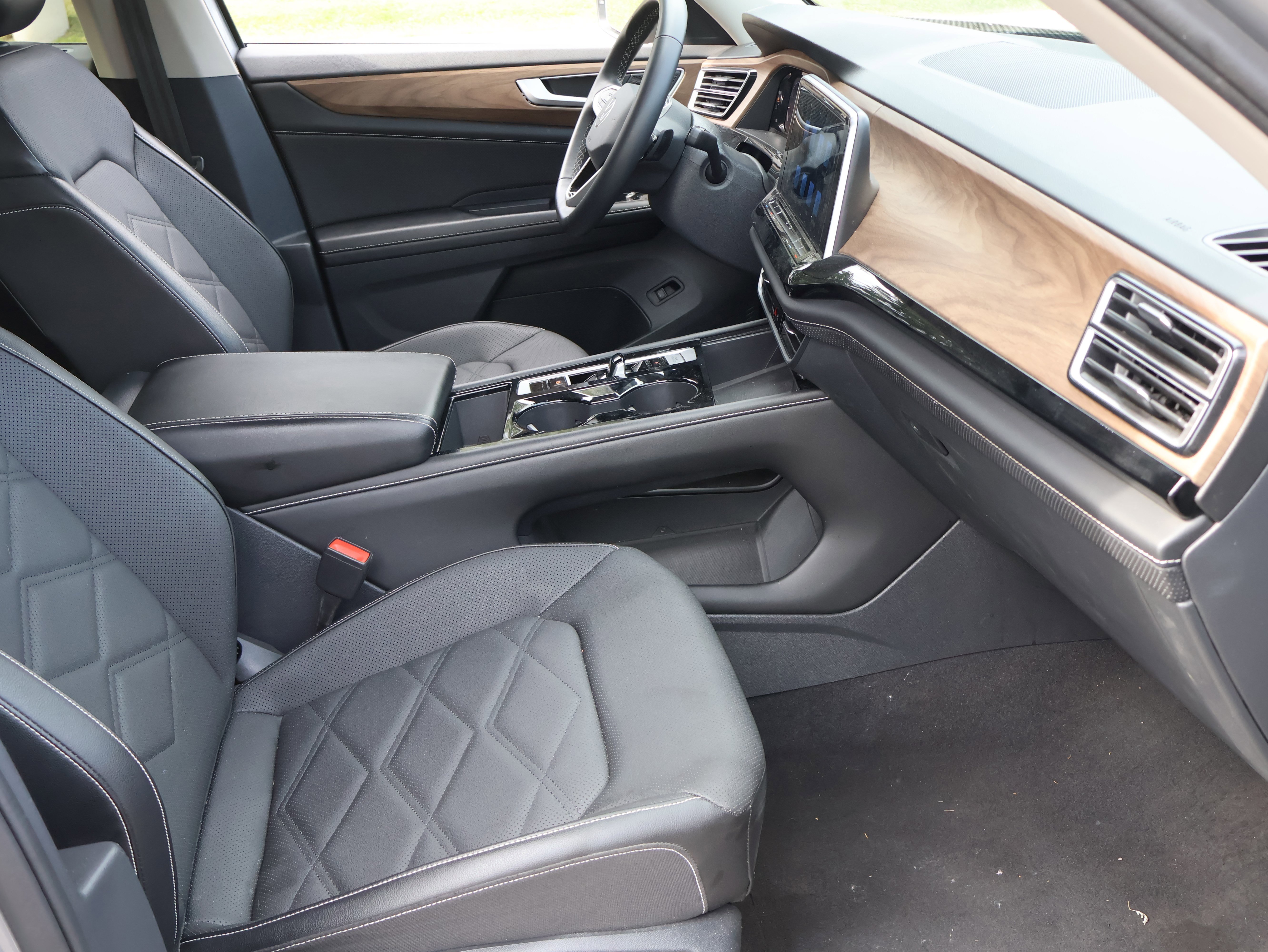 Used 2024 Volkswagen Atlas SE image 17