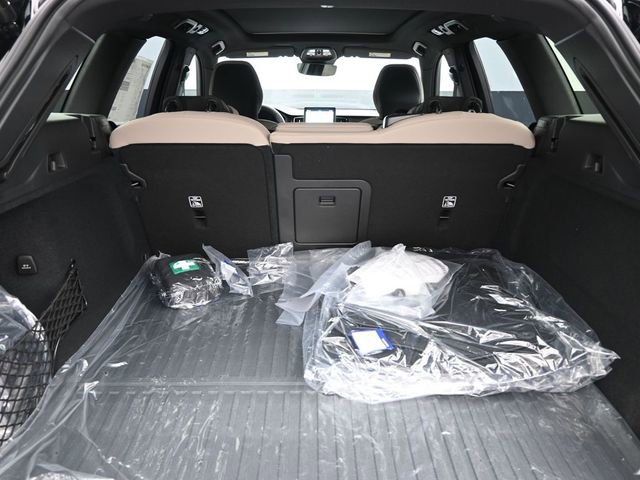 New 2026 Volvo XC60 T8 Plus w/ Protection Package Premier image 31