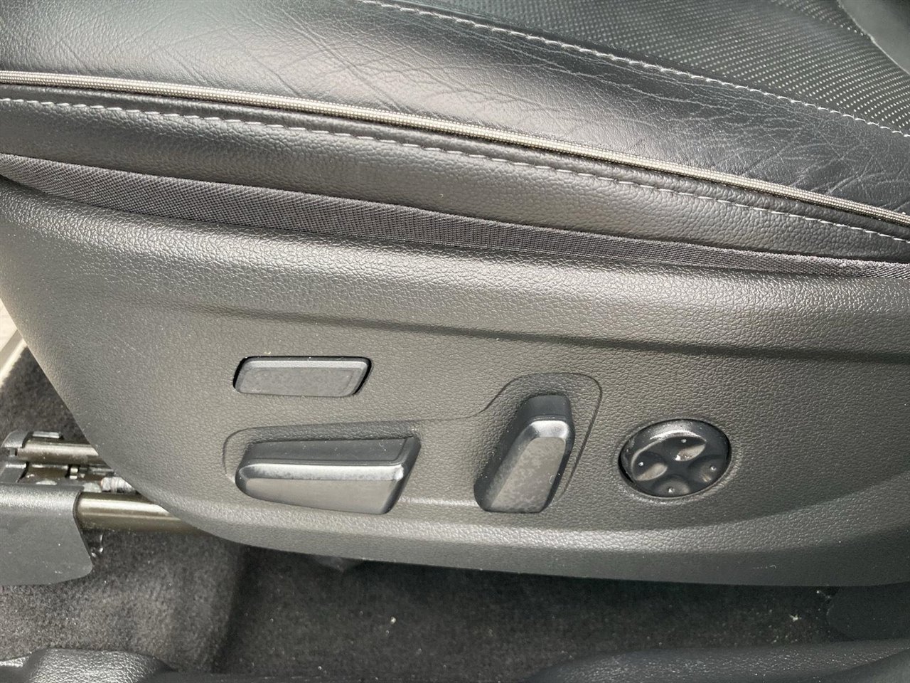 Used 2023 Hyundai Santa Fe Limited image 11