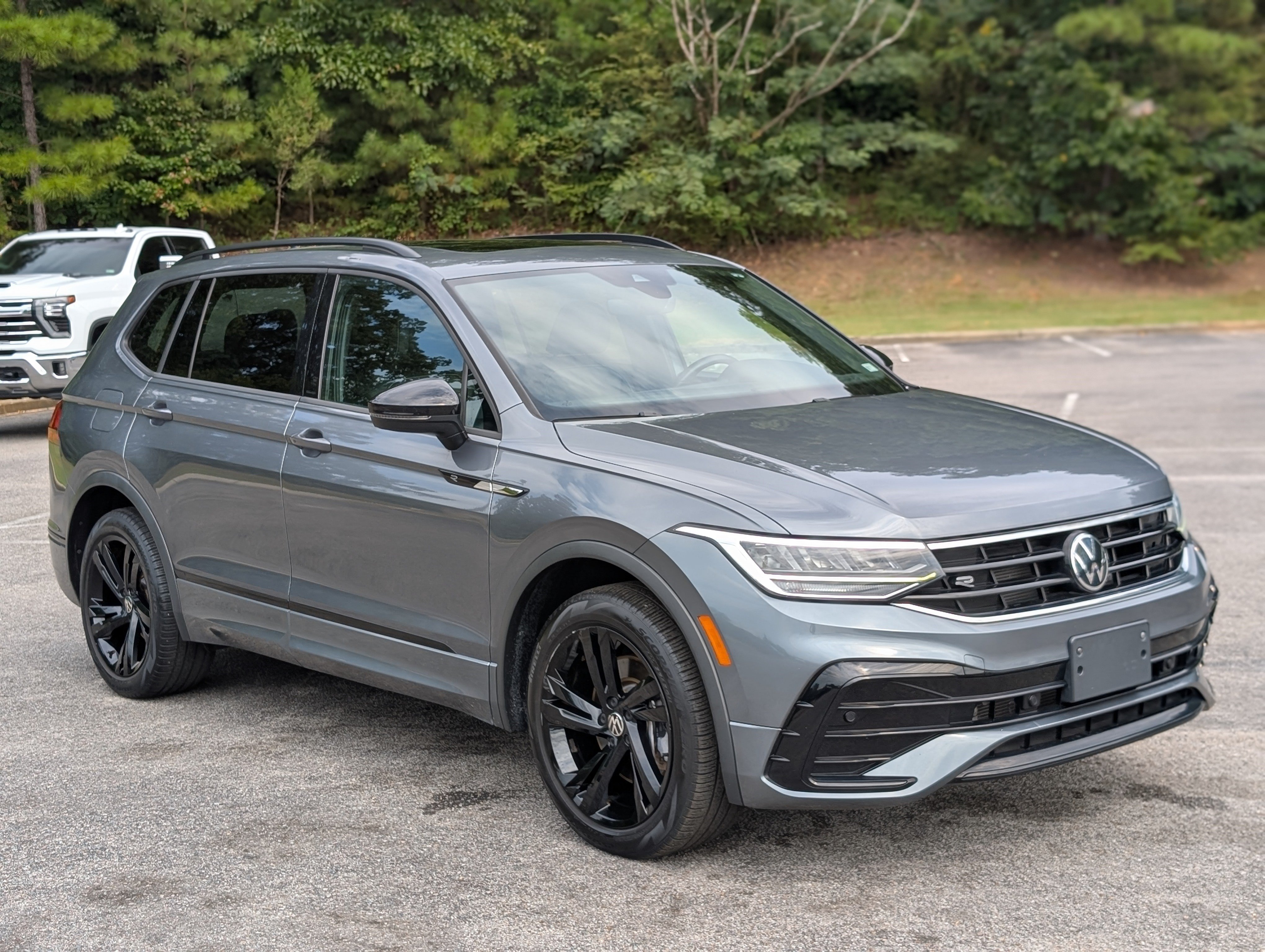 Used 2023 Volkswagen Tiguan SE R-Line AWD/4WD image 11