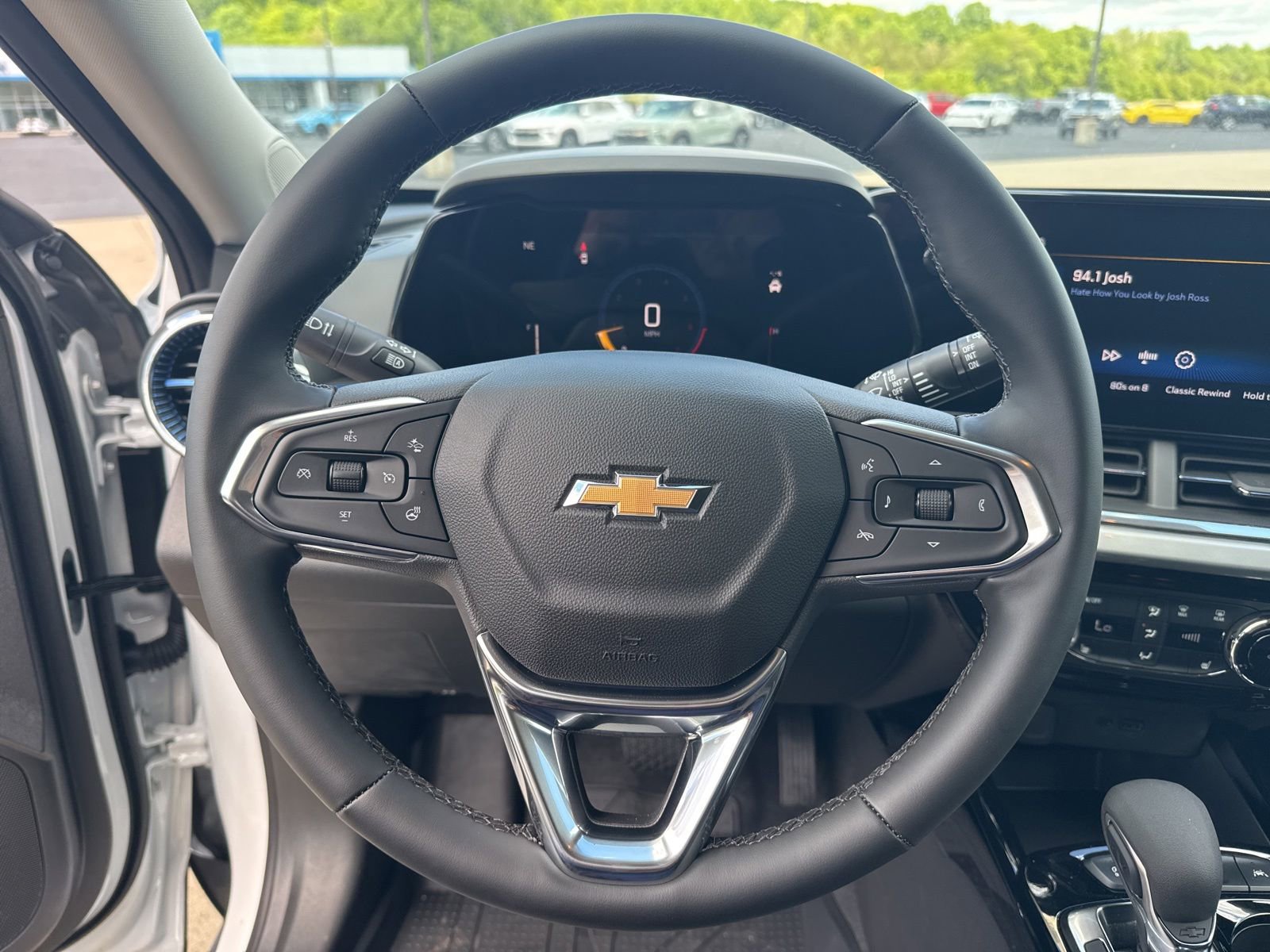 New 2026 Chevrolet Trax LT w/ LT Convenience Package FWD image 15