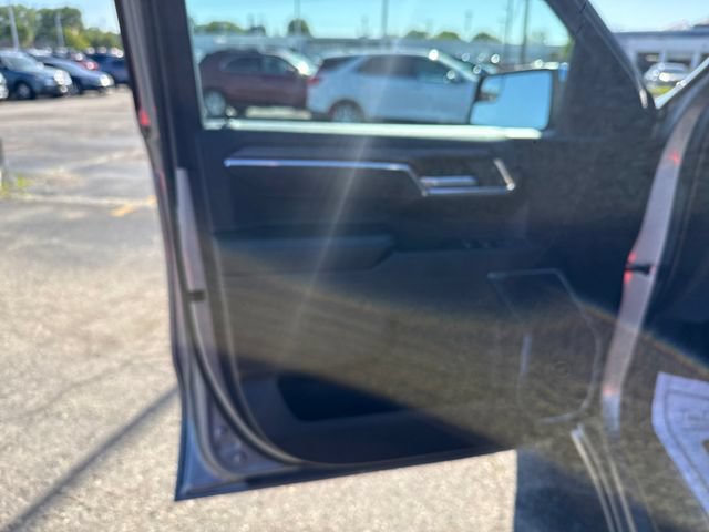 Used 2023 Chevrolet Silverado 1500 LT AWD/4WD image 11